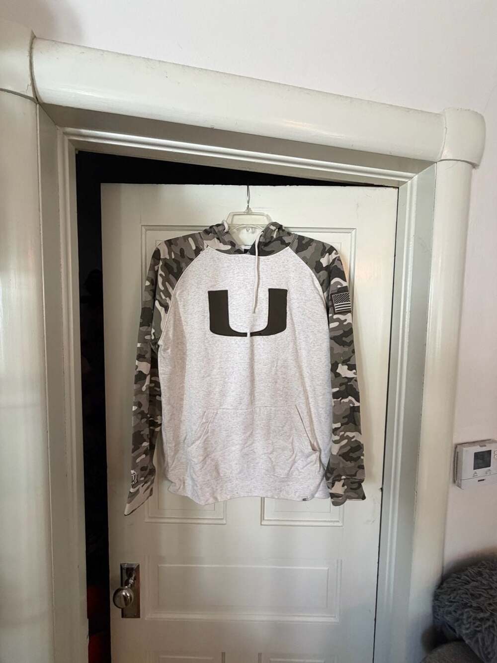 Colosseum Miami Hurricanes Arctic Camo Pullover Hoodie Size M